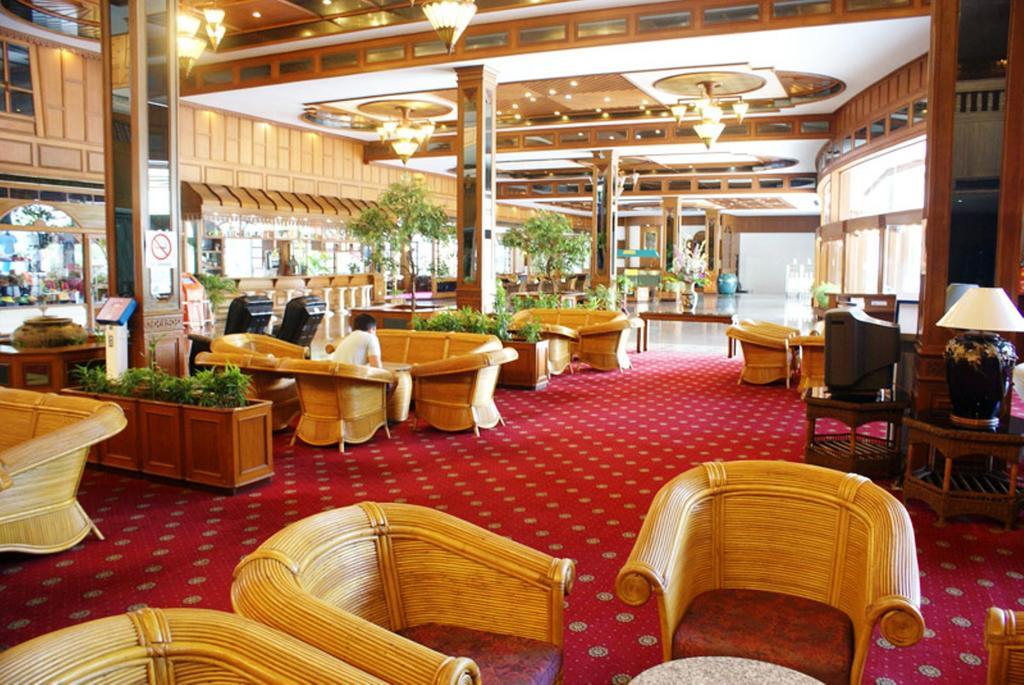 Royal Twins Palace Hotel Pattaya Buitenkant foto