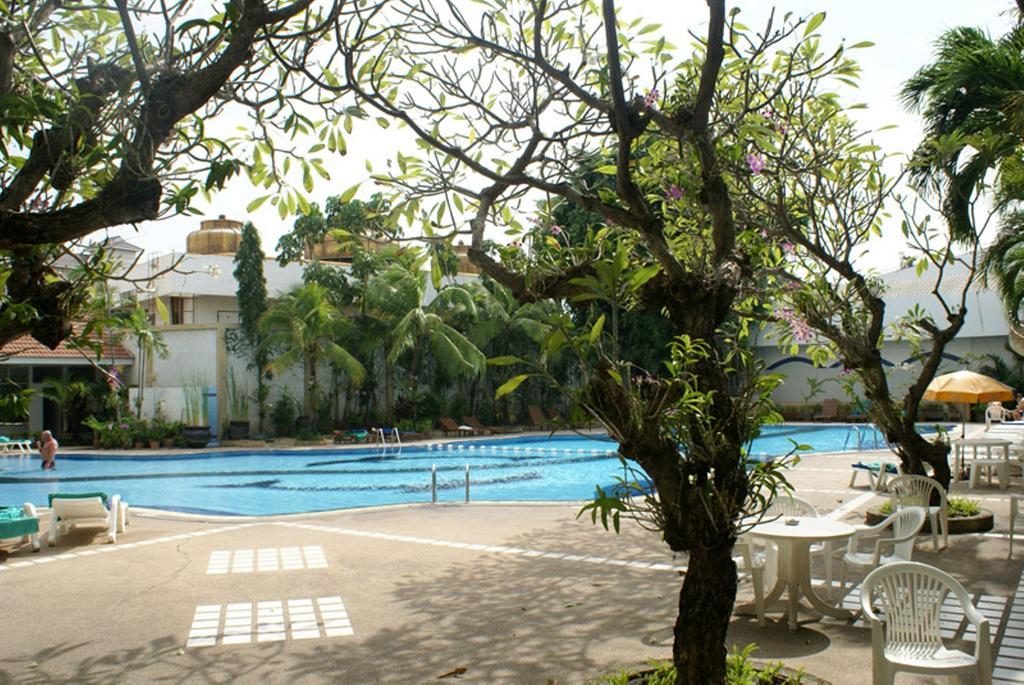 Royal Twins Palace Hotel Pattaya Buitenkant foto