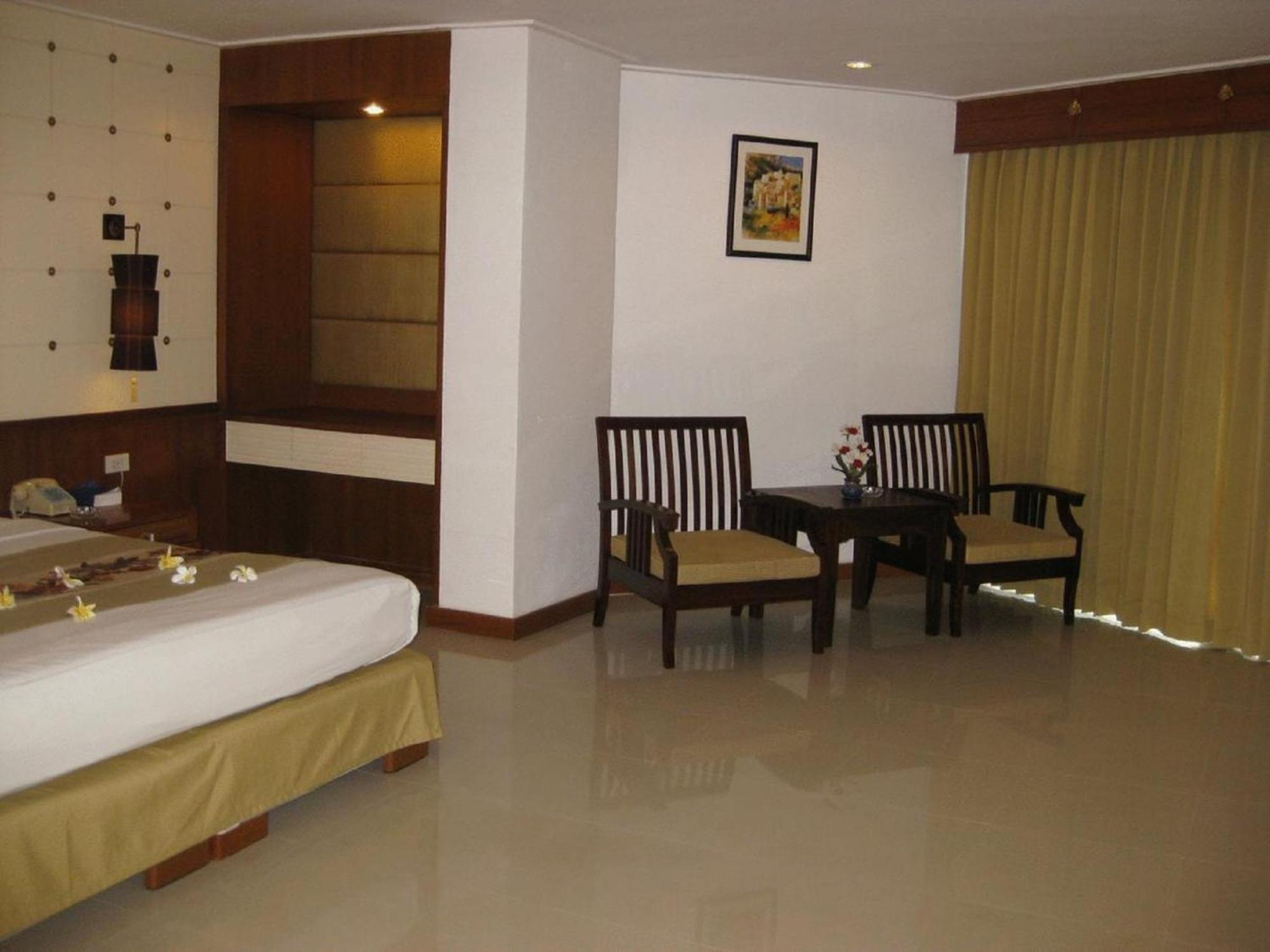 Royal Twins Palace Hotel Pattaya Buitenkant foto