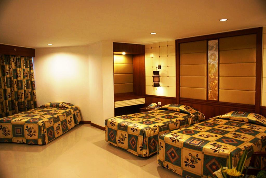 Royal Twins Palace Hotel Pattaya Buitenkant foto