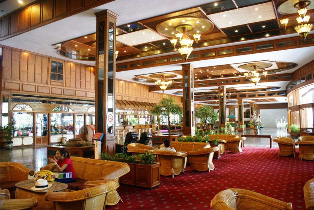 Royal Twins Palace Hotel Pattaya Buitenkant foto