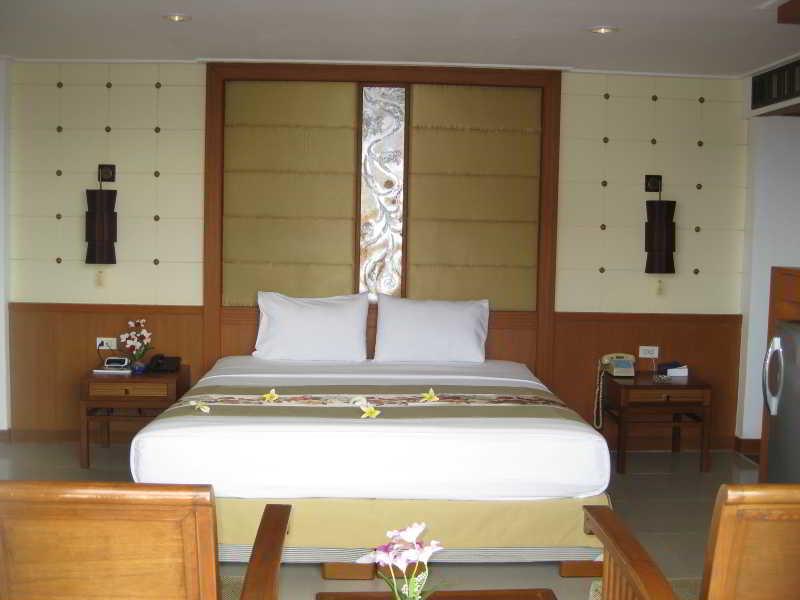 Royal Twins Palace Hotel Pattaya Buitenkant foto
