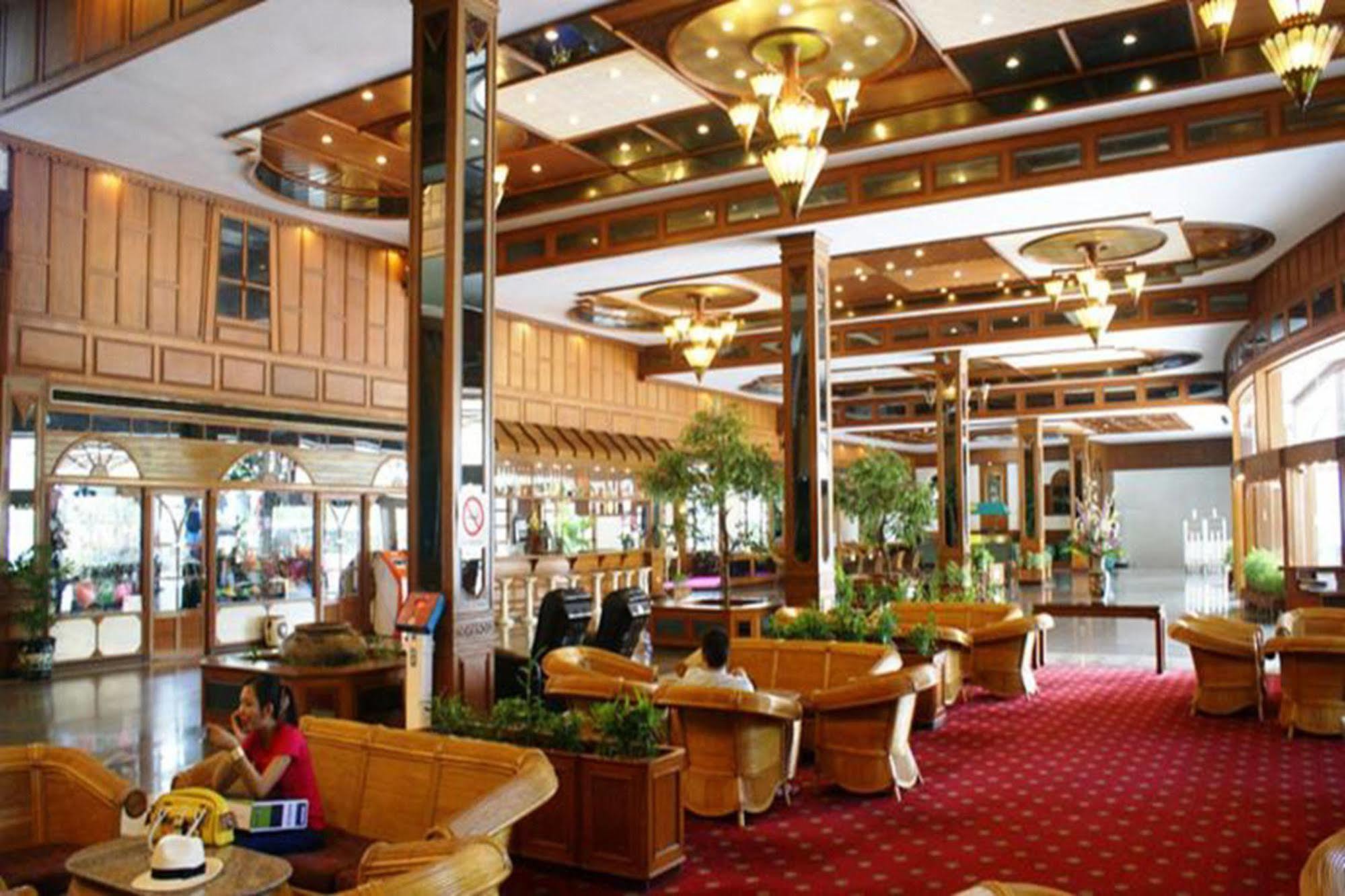Royal Twins Palace Hotel Pattaya Buitenkant foto