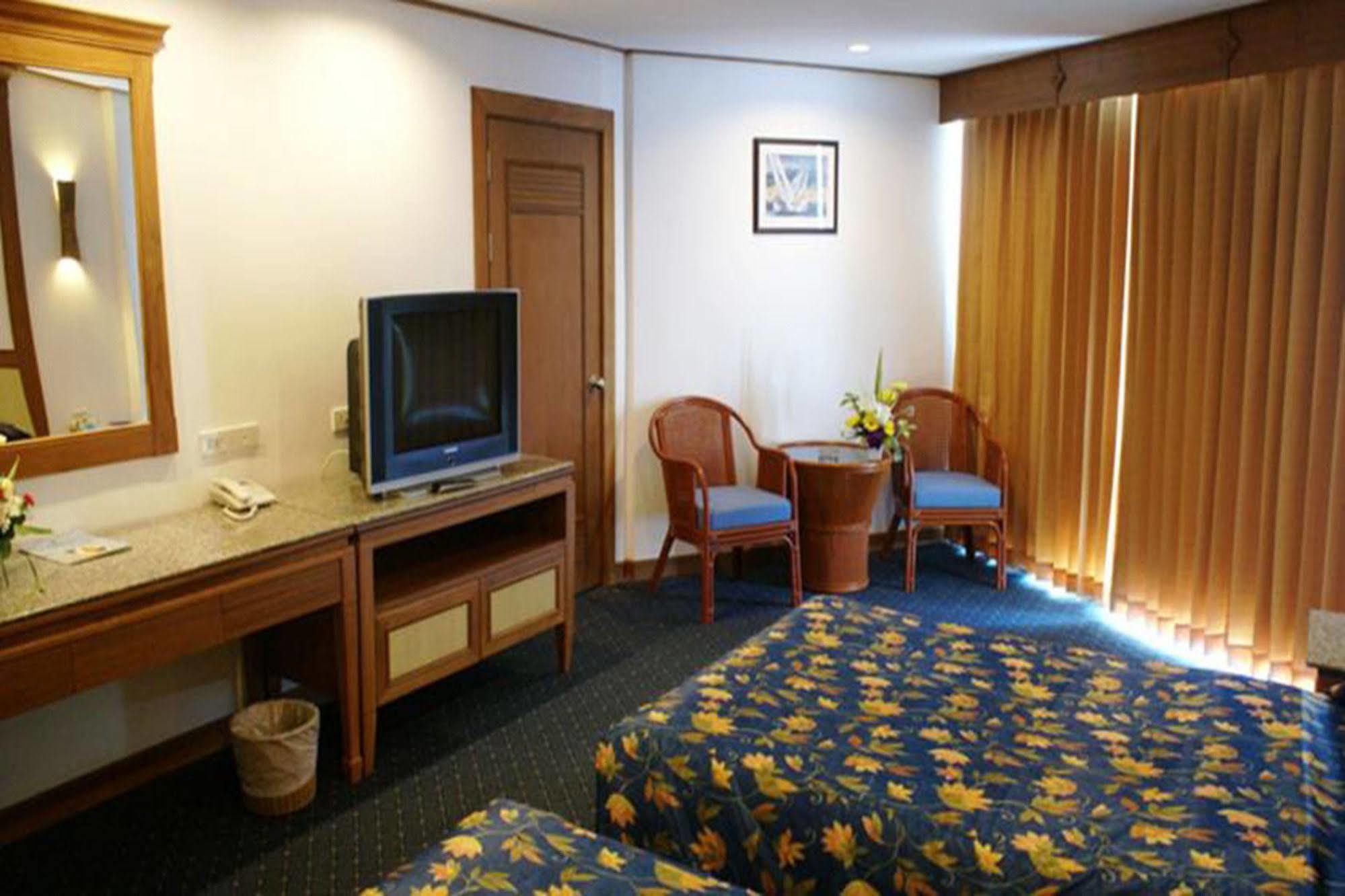Royal Twins Palace Hotel Pattaya Buitenkant foto