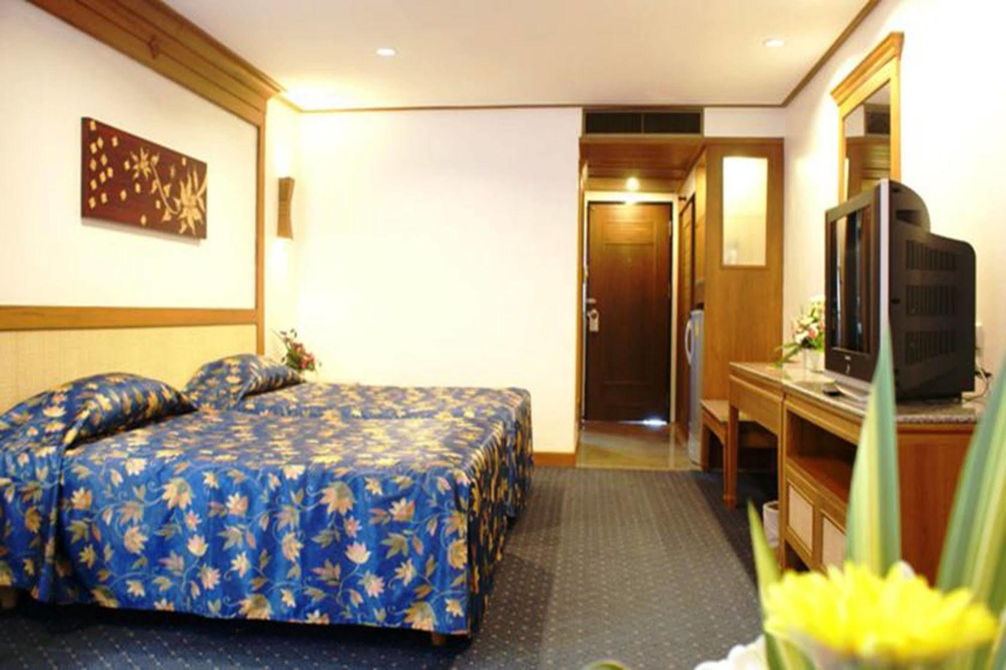 Royal Twins Palace Hotel Pattaya Buitenkant foto